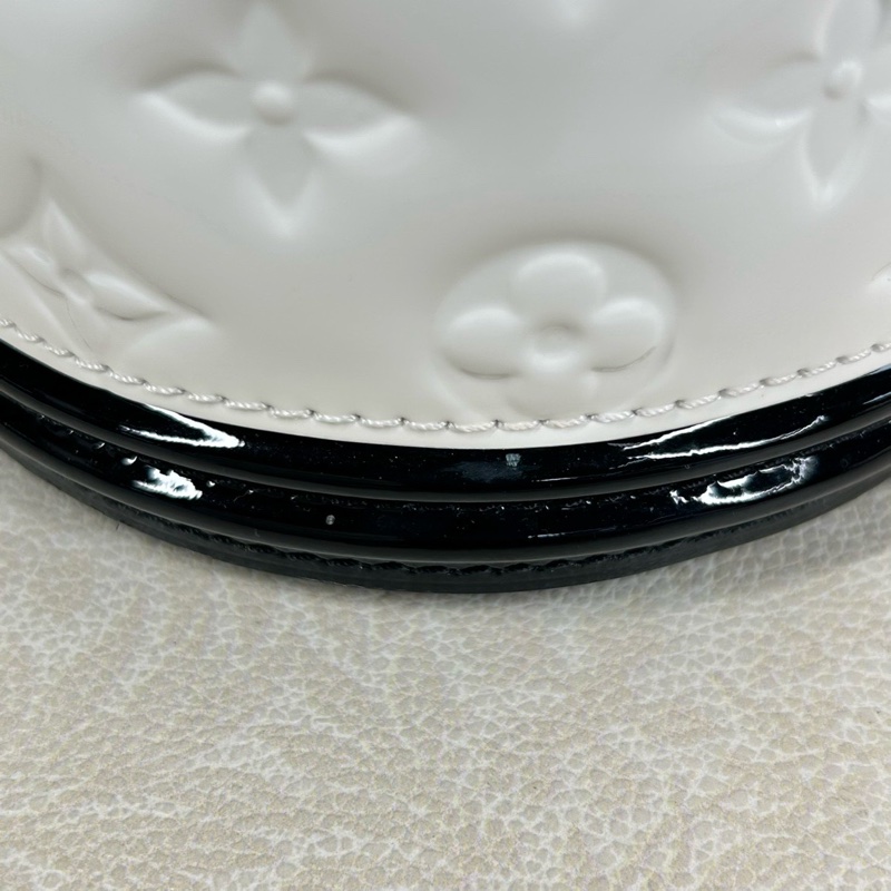 LOUIS VUITTON Cannes 系列手袋 經典老花可調節可拆卸肩帶 白拼黑漆麵牛皮革 發財桶-10