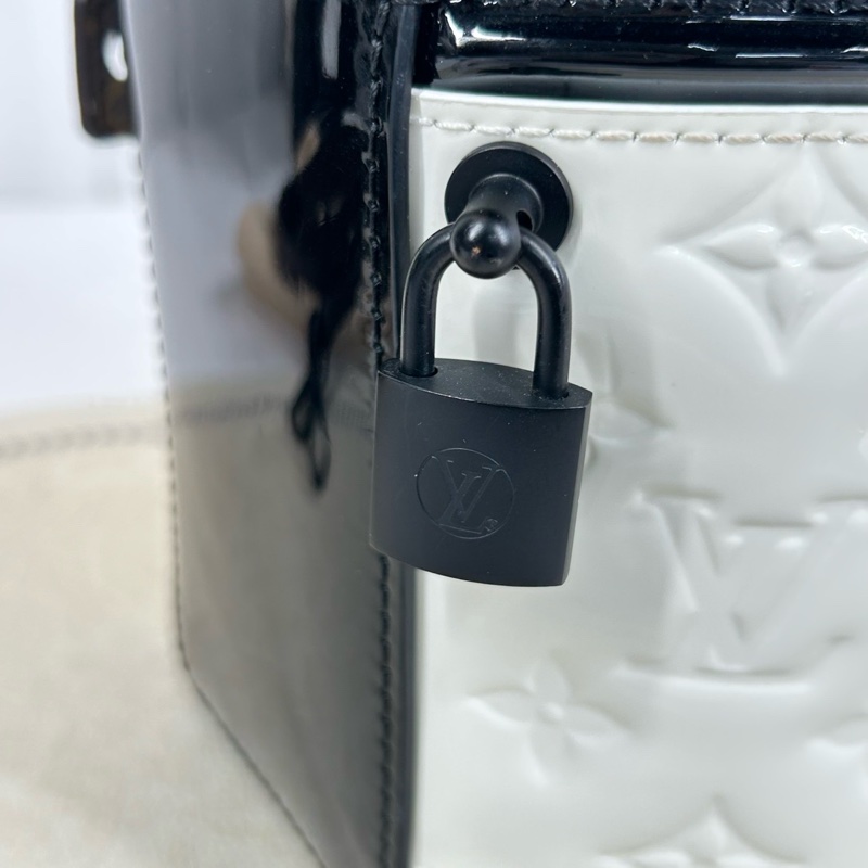 LOUIS VUITTON Cannes 系列手袋 經典老花可調節可拆卸肩帶 白拼黑漆麵牛皮革 發財桶-12