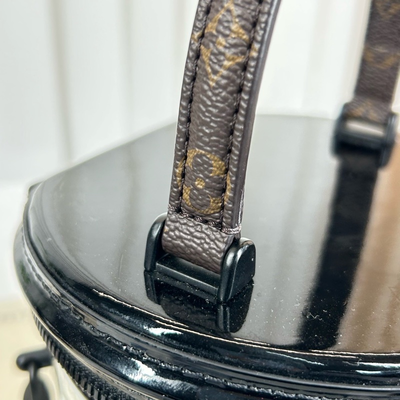 LOUIS VUITTON Cannes 系列手袋 經典老花可調節可拆卸肩帶 白拼黑漆麵牛皮革 發財桶-13