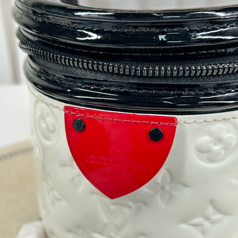 LOUIS VUITTON Cannes 系列手袋 經典老花可調節可拆卸肩帶 白拼黑漆麵牛皮革 發財桶-14