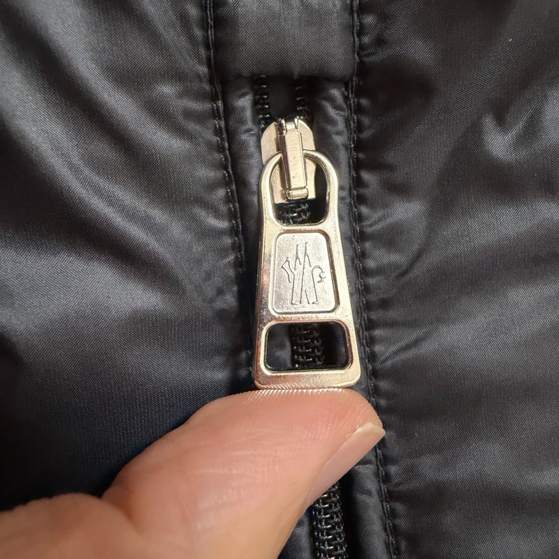 Moncler 羽絨外套黑色男版-11