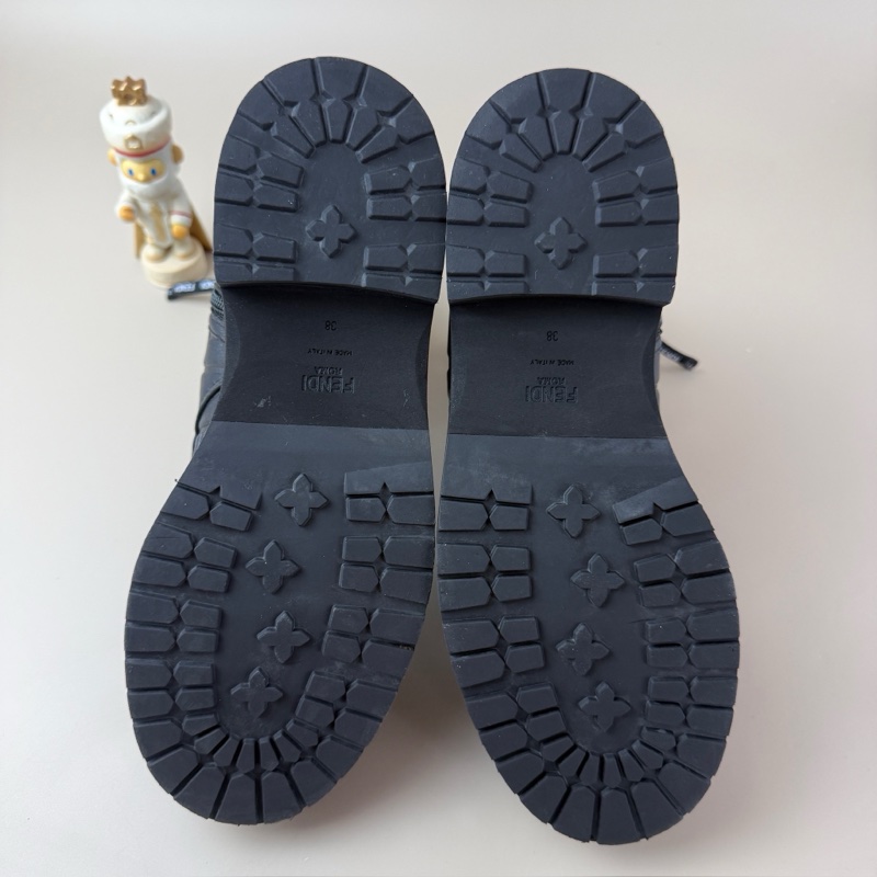 98新芬迪/Fendi 暗紋滿印系帶短靴 38碼-5