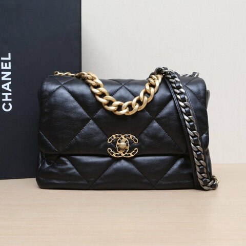 CHANEL 19BAG口蓋包中號30黑色羊皮晶片開金銀扣肩背包