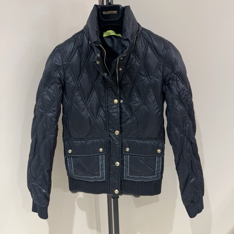 99新 Versace 范思哲 绗缝连帽羽绒服 外套 鸭绒填充 帽子可以脱卸 两种穿法 女款 黑色-3