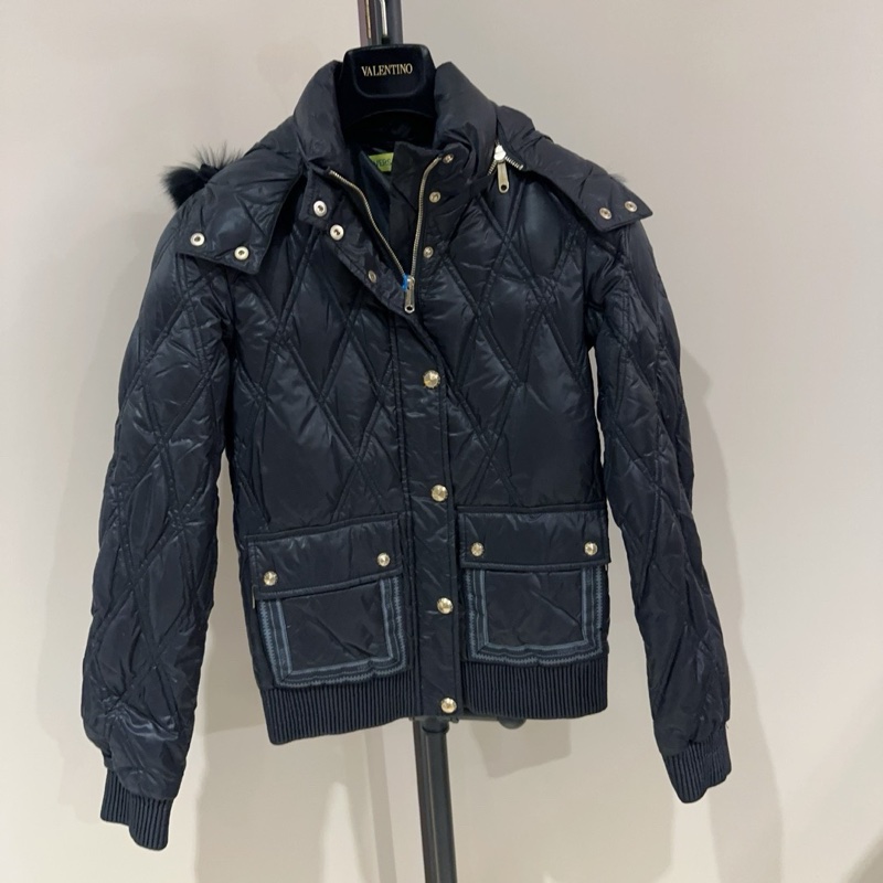 99新 Versace 范思哲 绗缝连帽羽绒服 外套 鸭绒填充 帽子可以脱卸 两种穿法 女款 黑色-4