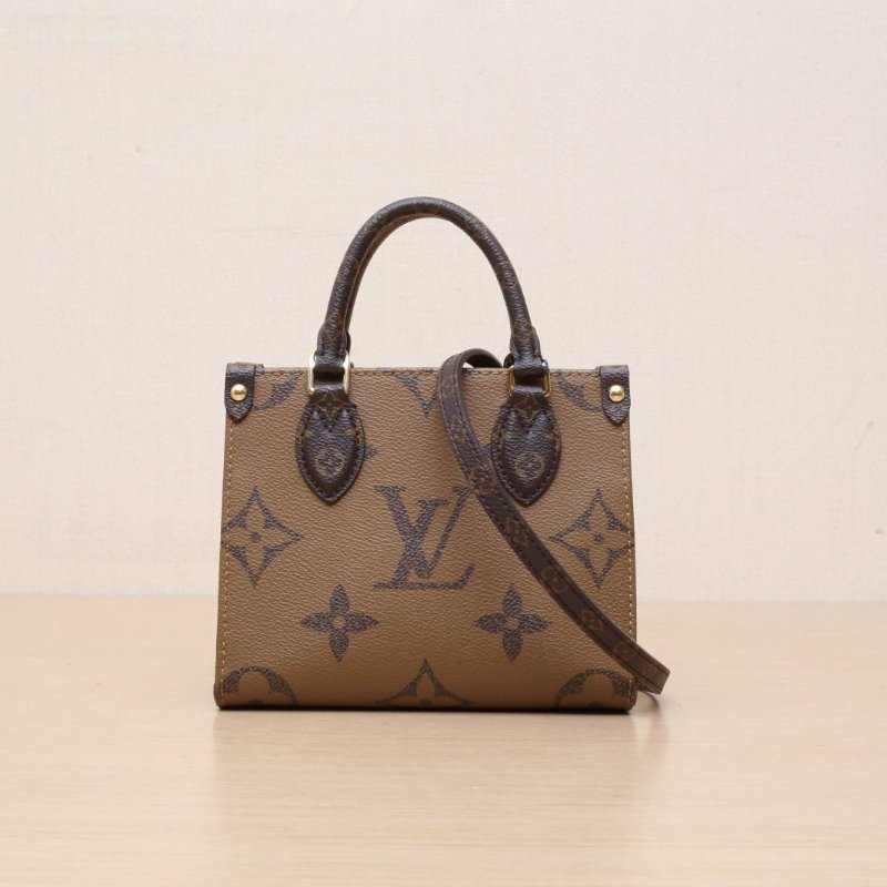 LOUIS VUITTON OnthegoBB18老花PVC晶片肩背包-1