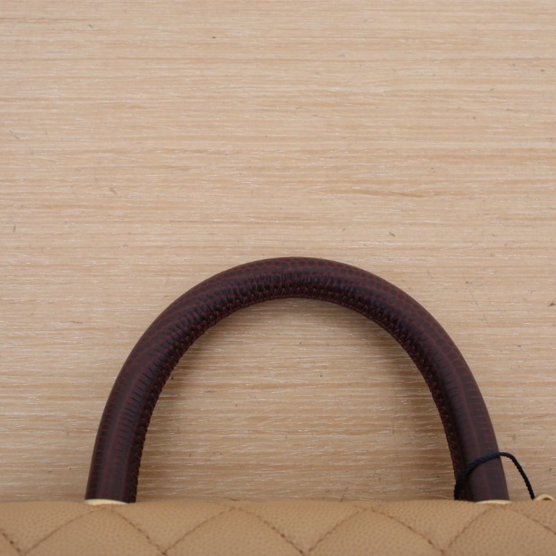 CHANEL CocoHandle小號24奶茶色荔枝牛皮28開金扣肩背包-2