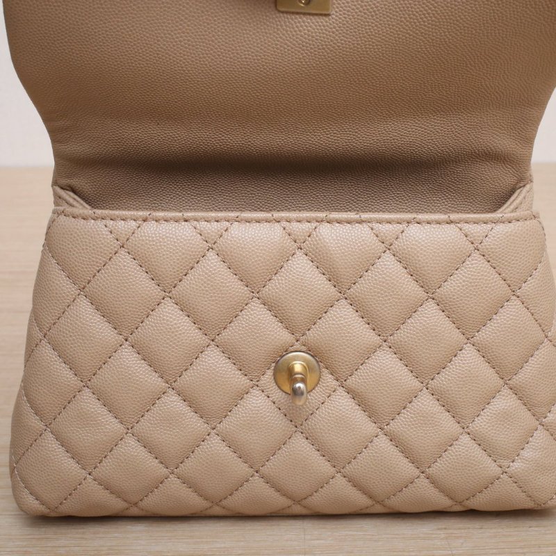 CHANEL CocoHandle小號24奶茶色荔枝牛皮28開金扣肩背包-3