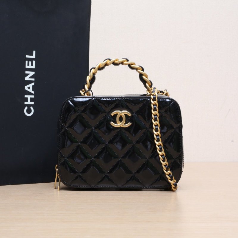 CHANEL 黑色漆皮晶片開金扣22A手提化妝包17菱格紋肩背包-0