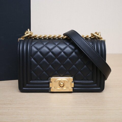 CHANEL Leboy小號20.5黑色牛皮晶片開金扣肩背包