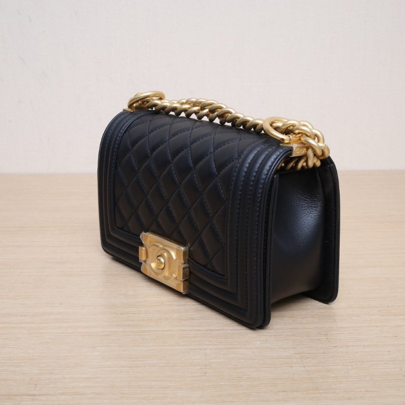 CHANEL Leboy小號20.5黑色牛皮晶片開金扣肩背包-4