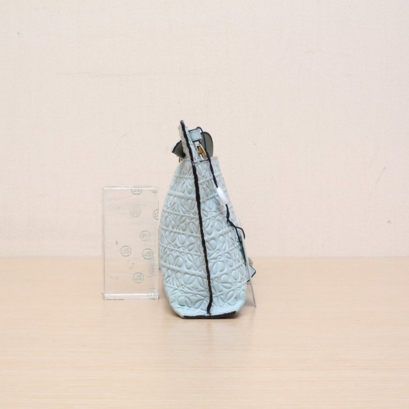 LOEWE 藍色牛皮Pouchwoc斜挎包肩背包-4