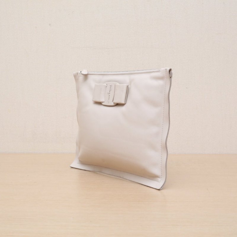 FERRAGAMO 米色牛皮手拿包肩背包-2