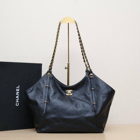CHANEL 黑色牛皮晶片開金扣25S新款單肩hobo包托特大號31肩背包