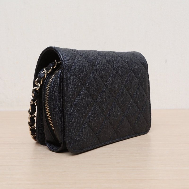 CHANEL 22C內拉鏈口蓋包18黑色荔枝牛皮晶片開淺金扣肩背包-4