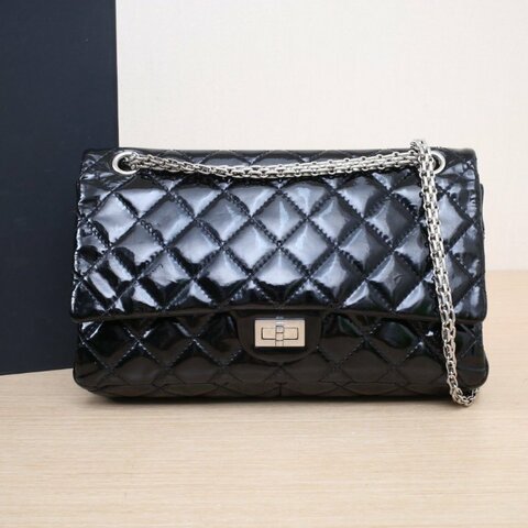 CHANEL 2.55口蓋包大號28黑色漆皮13開銀扣肩背包