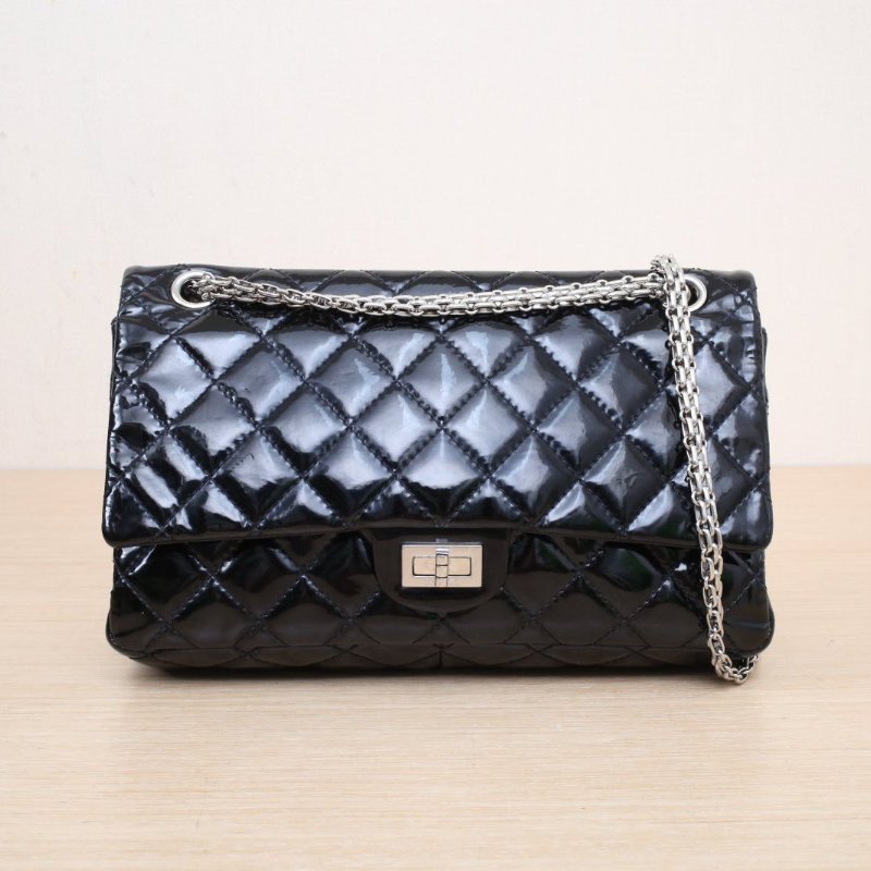 CHANEL 2.55口蓋包大號28黑色漆皮13開銀扣肩背包-1