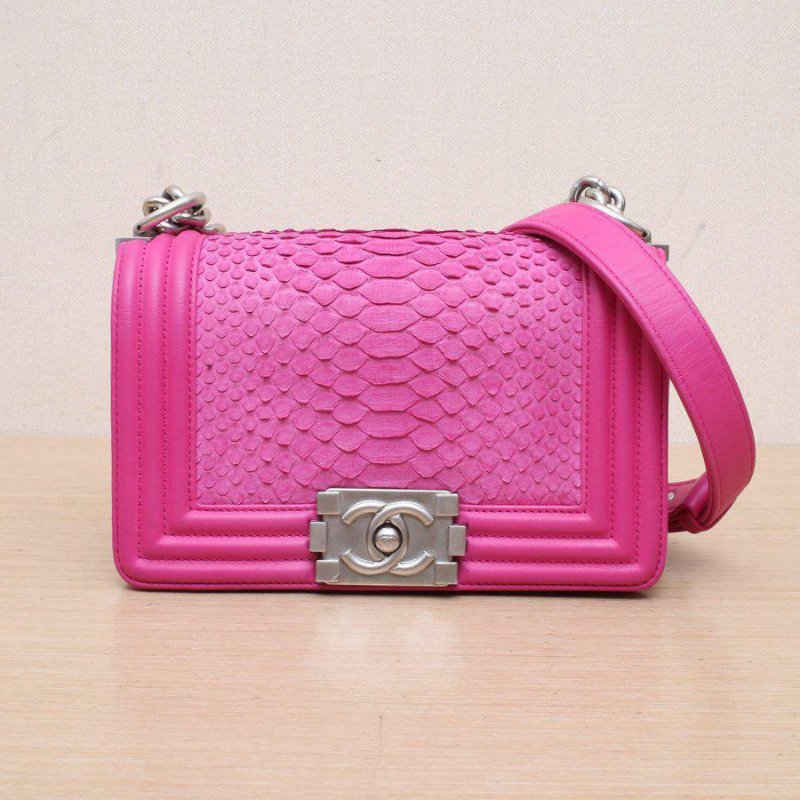 CHANEL Leboy小號20.5紫色蛇皮20開銀扣肩背包-1