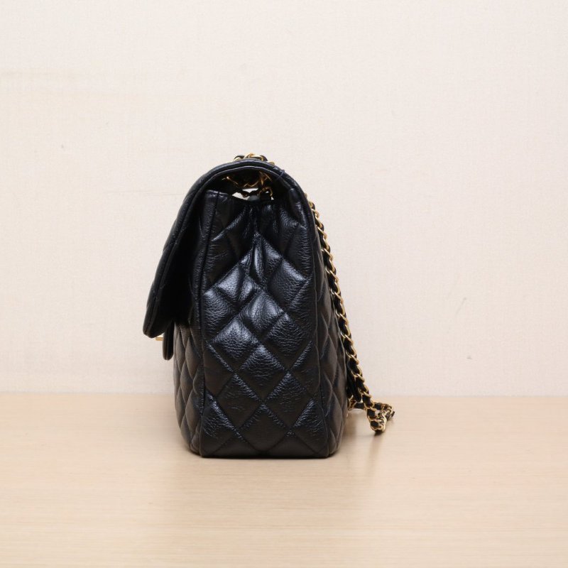 CHANEL 黑色牛皮晶片開金扣24KCF口蓋包菱格紋XXL機場包肩背包-4