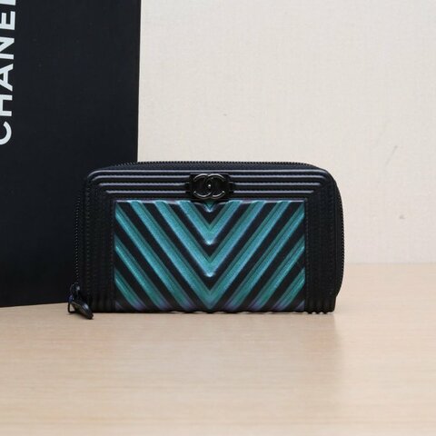 CHANEL 幻彩色牛皮23開黑扣幻彩V紋拉鏈錢包零錢包肩背包