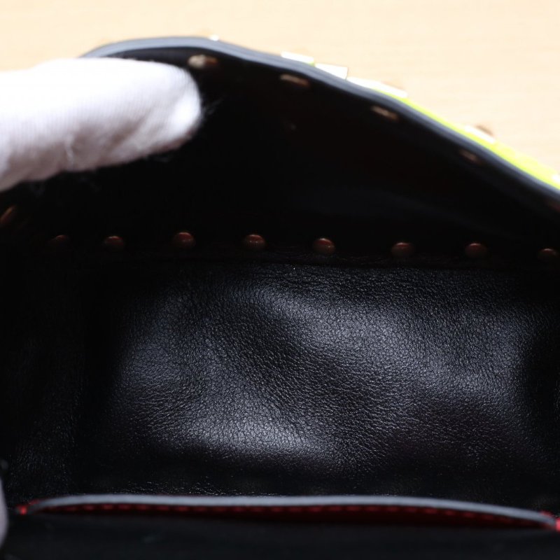 VALENTINO ROCKSTUDSPIKE超mini14鏈式手袋黃色羊皮淺金扣螢光黃肩背包-4