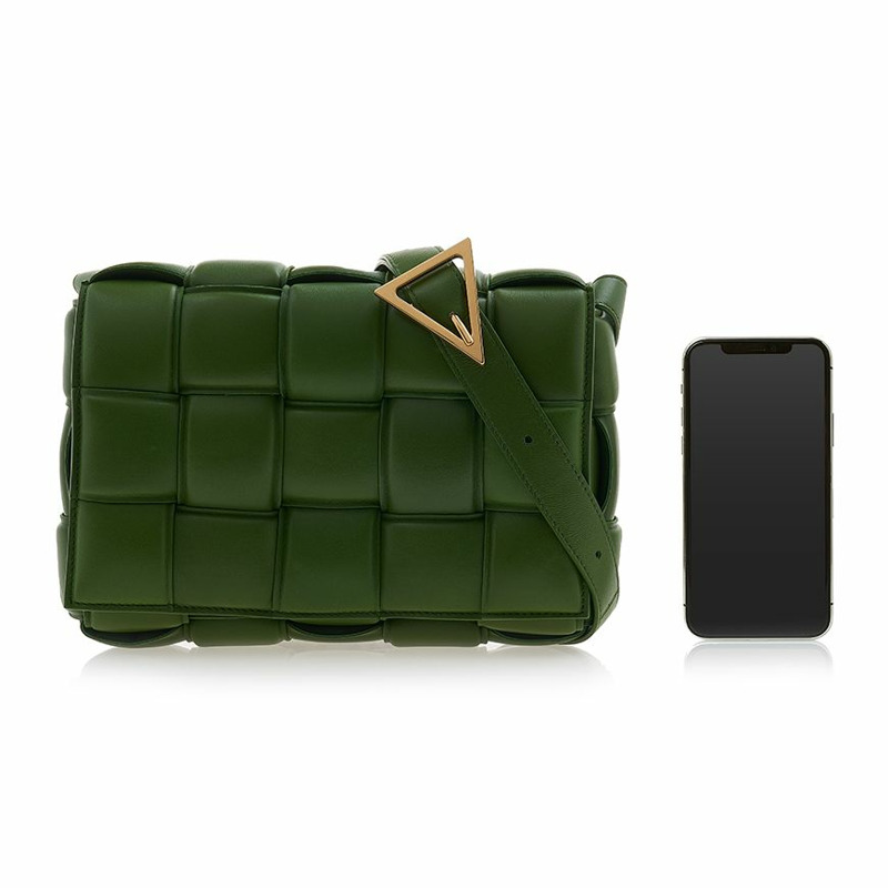 BOTTEGA VENETA 女士加墊卡帶斜背包 591970 VCQR1 3141-5