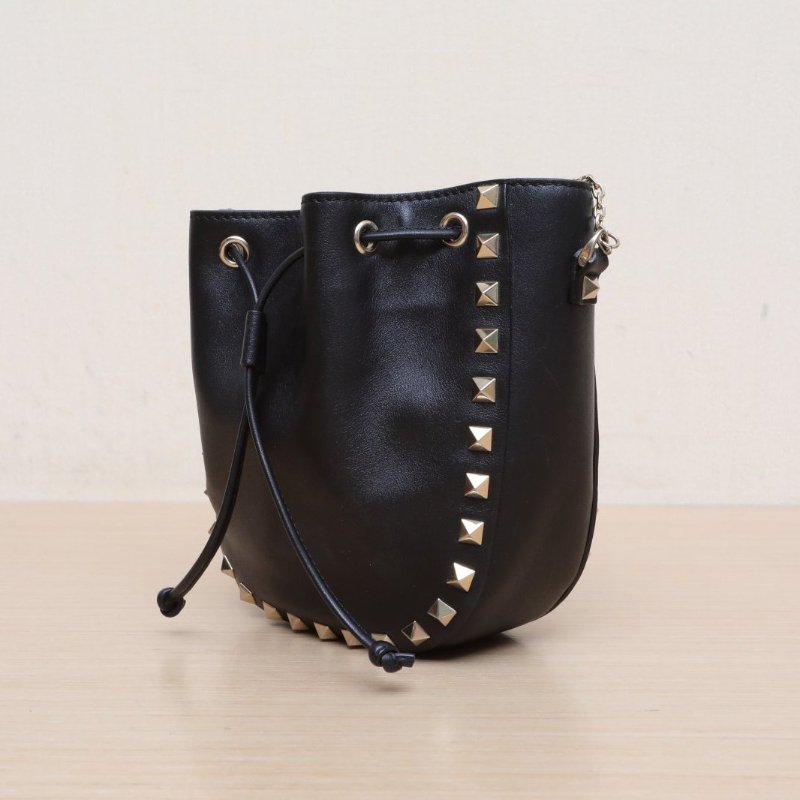 VALENTINO 抽繩水桶包黑色牛皮肩背包-2
