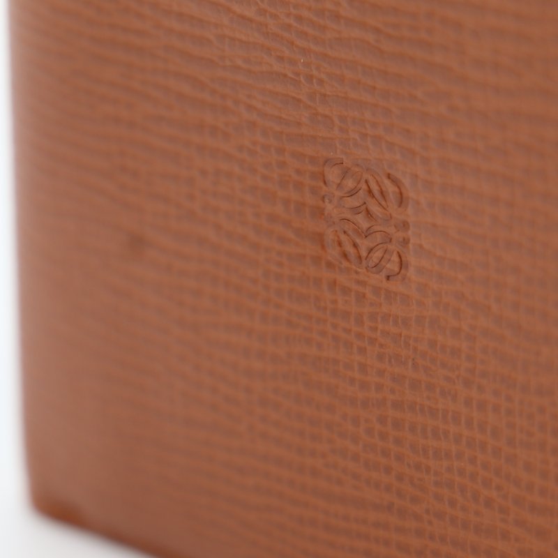 Loewe 羅威 焦糖色 牛皮 短夾 兩折-5