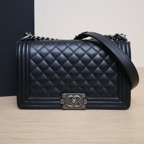 CHANEL Leboy中號25黑色荔枝牛皮晶片開銀扣菱格紋肩背包