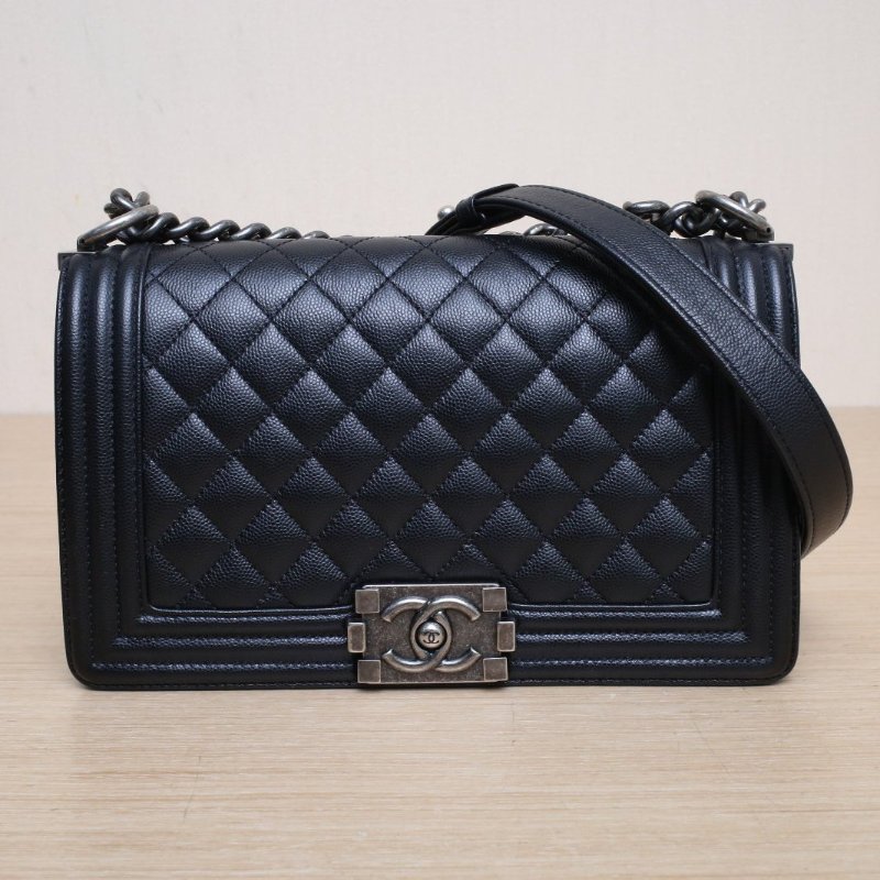 CHANEL Leboy中號25黑色荔枝牛皮晶片開銀扣菱格紋肩背包-1