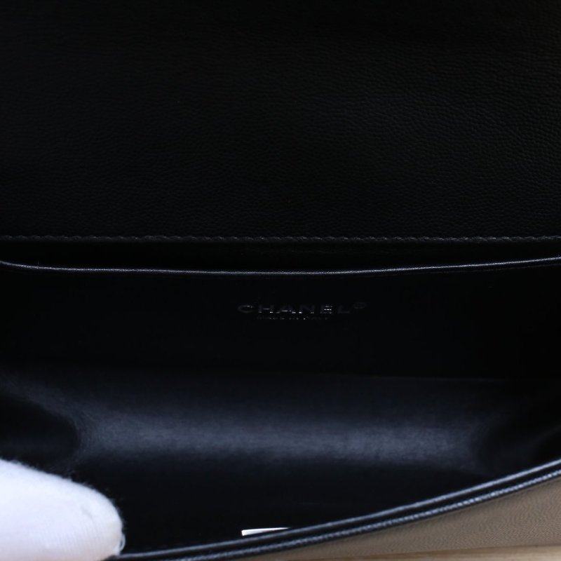 CHANEL Leboy中號25黑色荔枝牛皮晶片開銀扣菱格紋肩背包-3