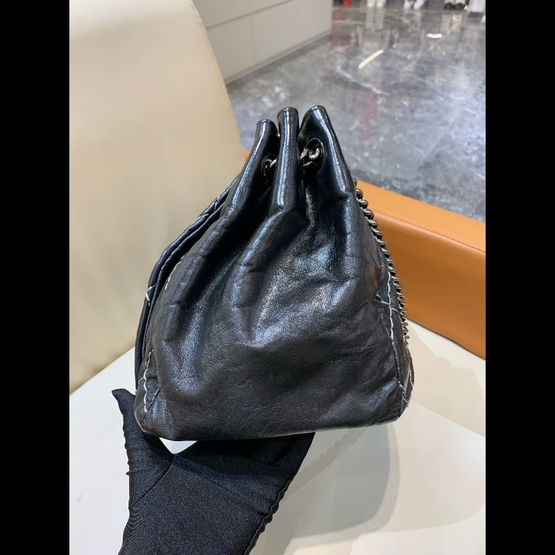 Chanel 香奈兒 黑銀外縫線 機場南瓜鏈條包-2