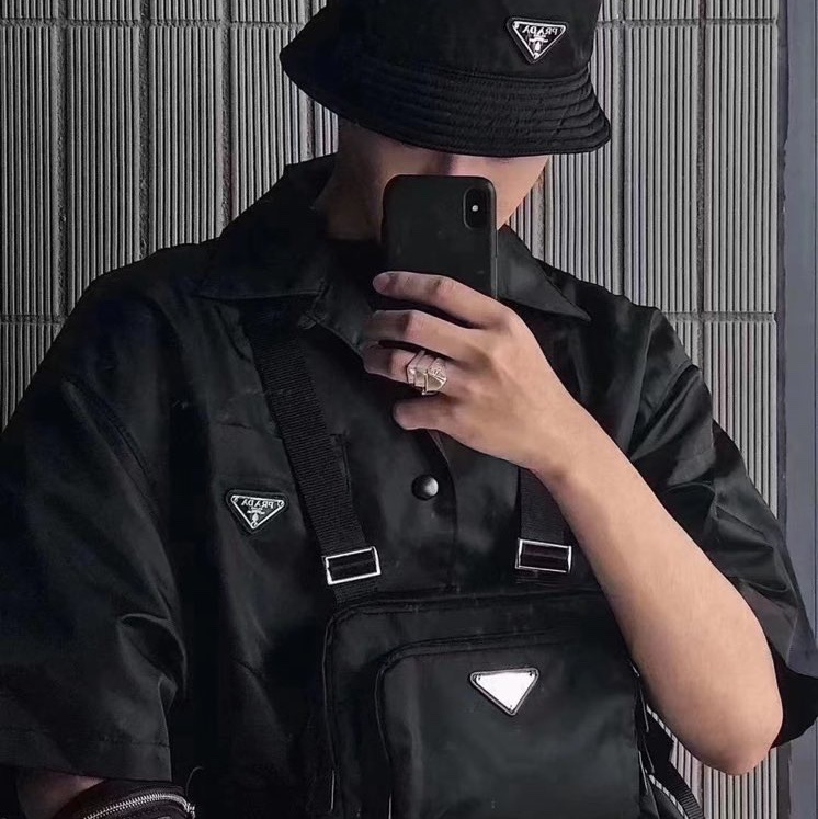 Prada  鐵標 黑色 短袖襯衫 男女均可#L-2