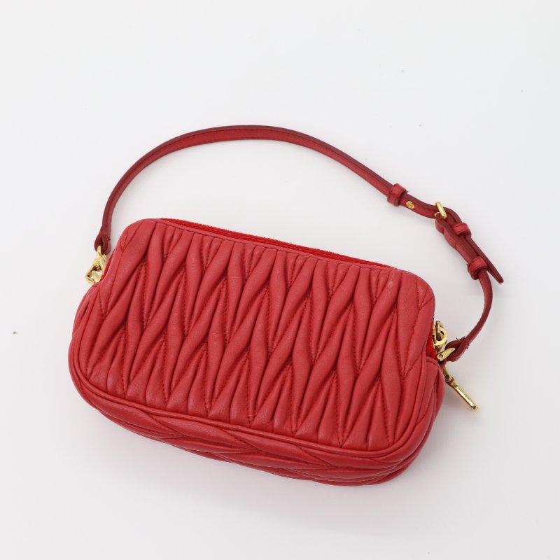 Miu Miu 謬謬 Matelassé 紅色 羊皮 相機包-1