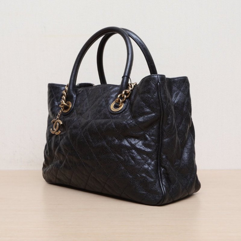 CHANEL 黑色荔枝牛皮16開金扣中古tote肩背包-4