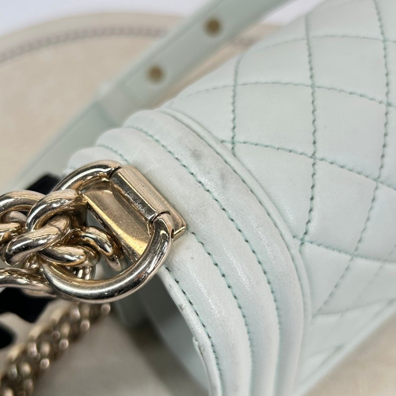 CHANEL leboy小號 baby藍全皮搭配金扣菱格翻蓋開合鏈條肩帶-6