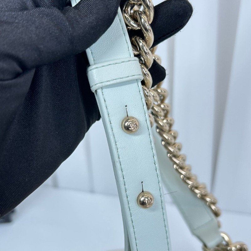 CHANEL leboy小號 baby藍全皮搭配金扣菱格翻蓋開合鏈條肩帶-7