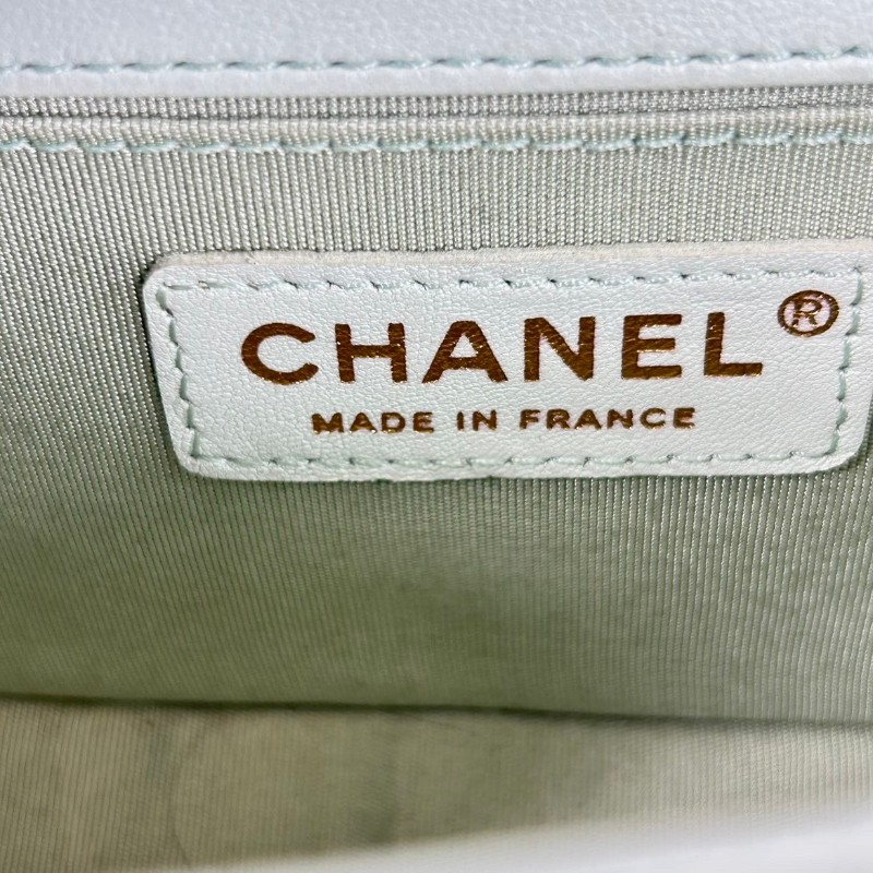 CHANEL leboy小號 baby藍全皮搭配金扣菱格翻蓋開合鏈條肩帶-8