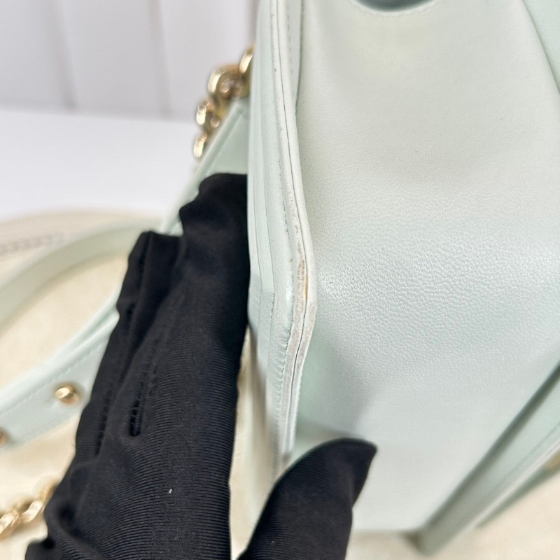 CHANEL leboy小號 baby藍全皮搭配金扣菱格翻蓋開合鏈條肩帶-16