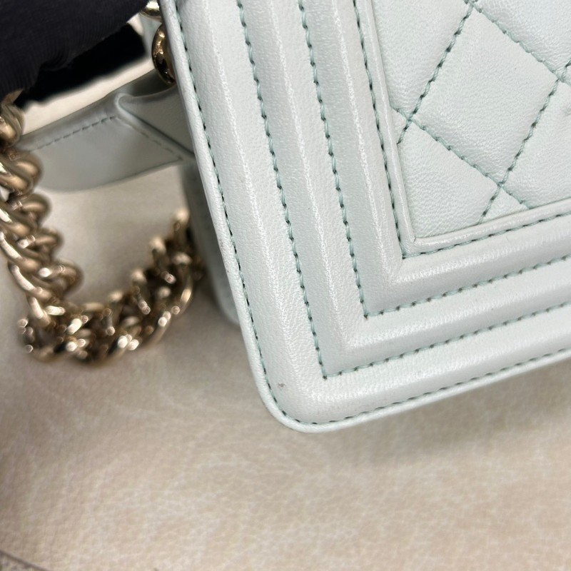 CHANEL leboy小號 baby藍全皮搭配金扣菱格翻蓋開合鏈條肩帶-20