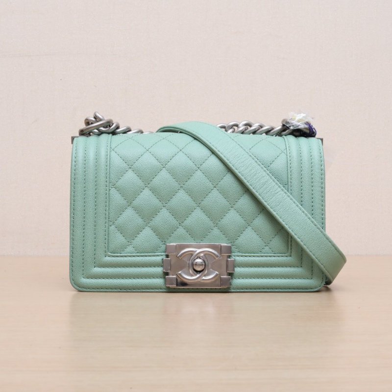 CHANEL Leboy小號20.5綠色荔枝牛皮晶片開銀扣肩背包-1