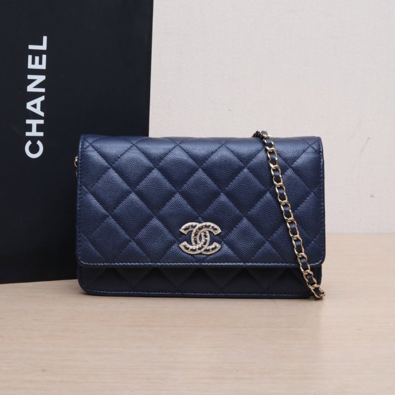 CHANEL 22SCFWOC19藍色荔枝牛皮晶片開水鑽皮穿鏈扣肩背包-0