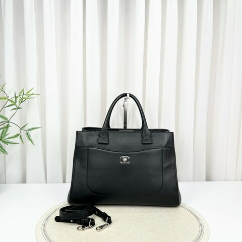 Chanel 黑皮搭配銀扣荔枝紋牛皮 cerf 手提包肩背包