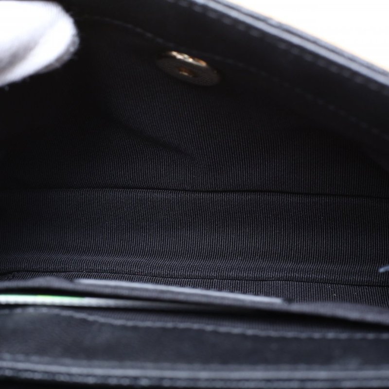 CHANEL 黑色牛皮27開金扣郵差包腰包肩背包-3