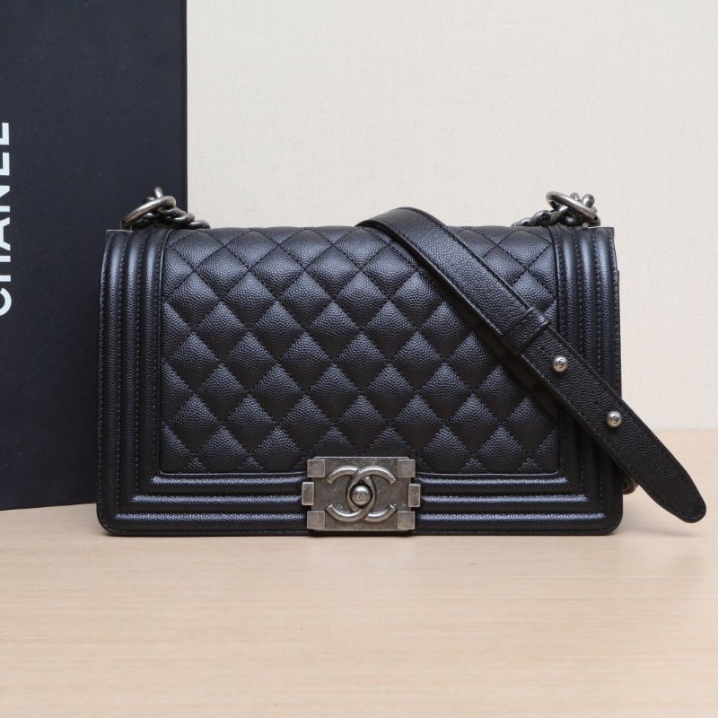 CHANEL Leboy中號25黑色荔枝牛皮晶片開銀扣菱格紋肩背包-0