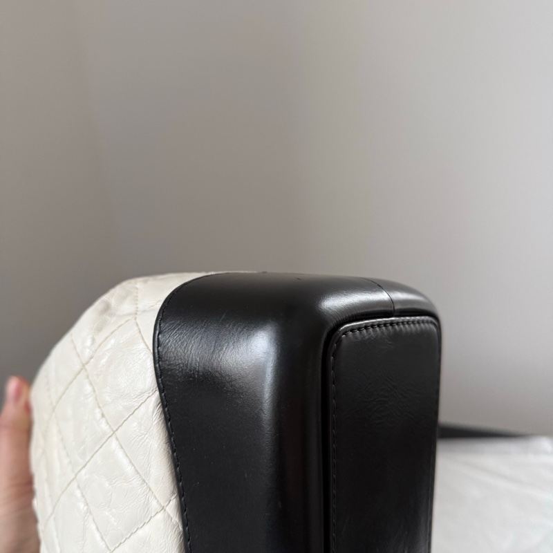 ✨Chanel 黑白熊貓 小號 流浪背包 🐼 99新無保卡 自用划算-6