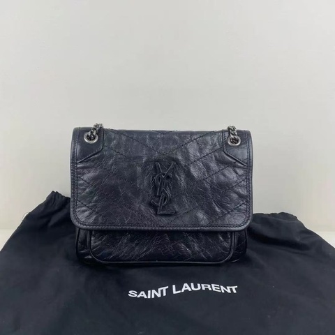 YSL新款D扣黑銀niki小號鏈條包 22*18*6.5 95新 配件塵袋