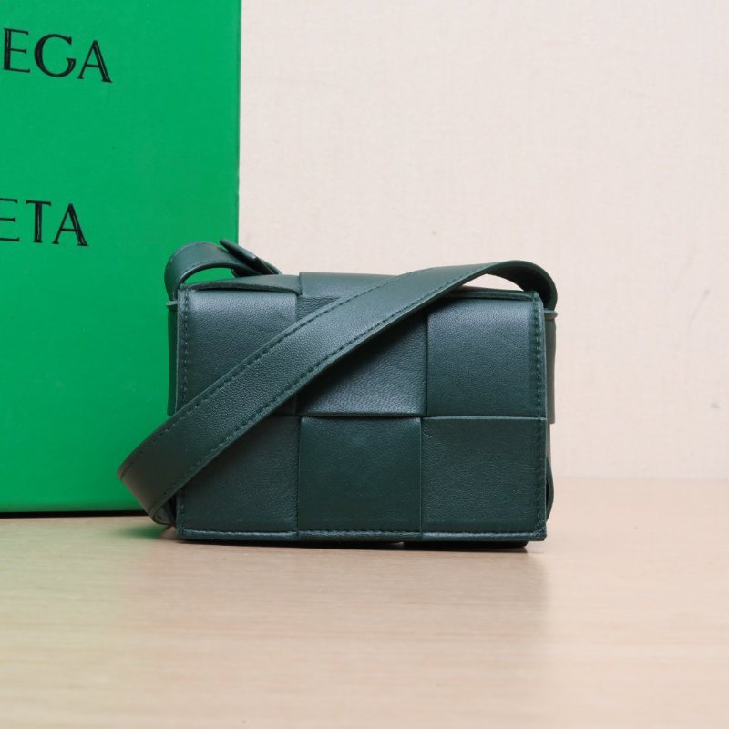 BOTTEGA VENETA CassetteMini12綠色羊皮肩背包-0