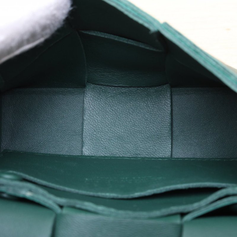 BOTTEGA VENETA CassetteMini12綠色羊皮肩背包-2