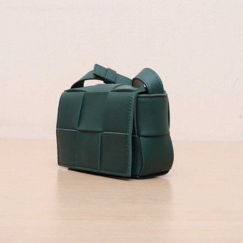 BOTTEGA VENETA CassetteMini12綠色羊皮肩背包-3